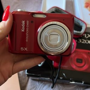 Kodak coolpix s3200 camera in red